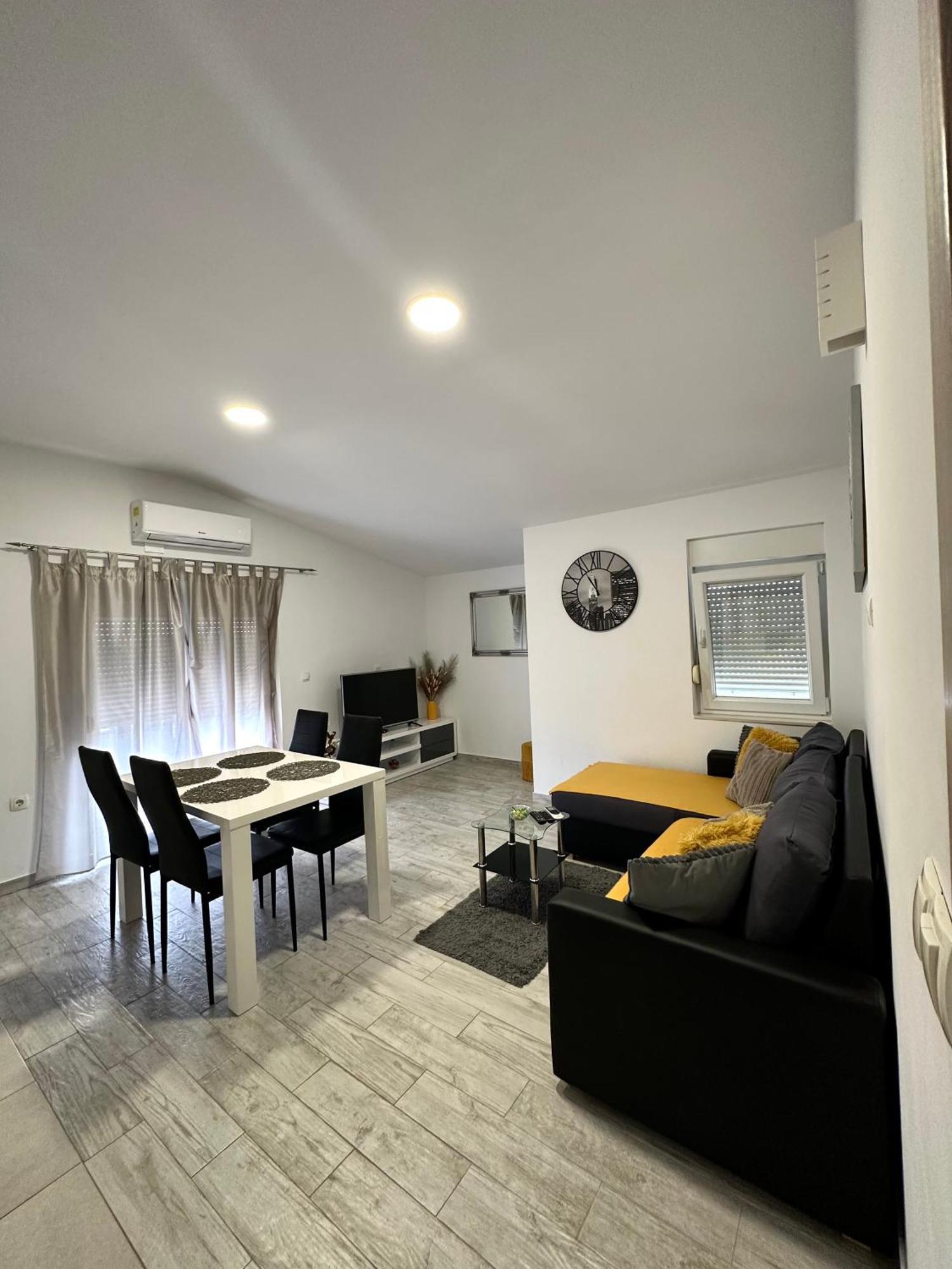 Apartman Nela Apartment Kaštel Sućurac Exterior foto