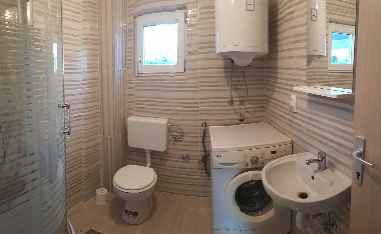 Apartman Nela Apartment Kaštel Sućurac Exterior foto